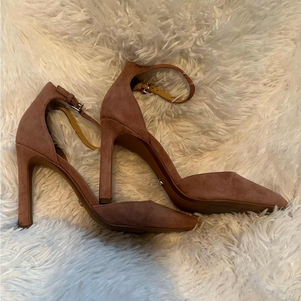 MK ANKLE STRAP HEELS